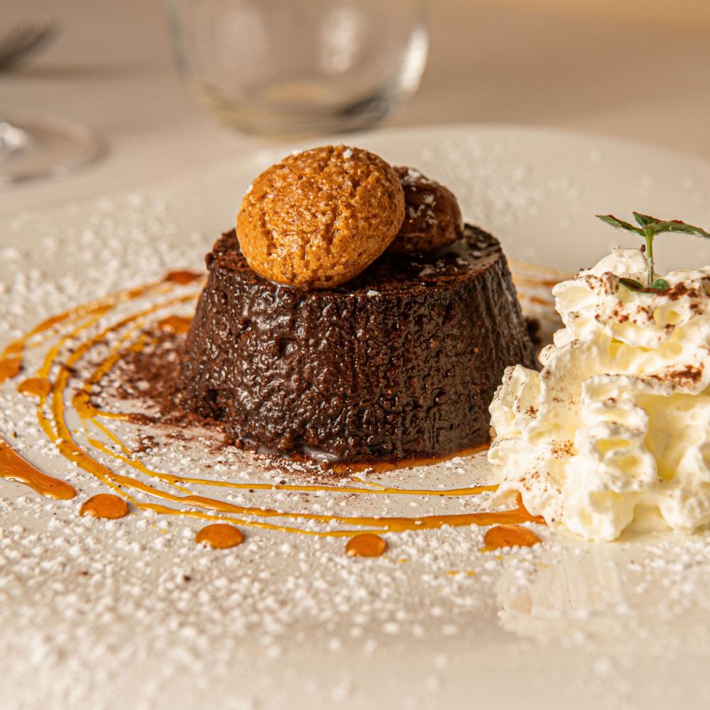 Bonet piemontese con amaretto e panna